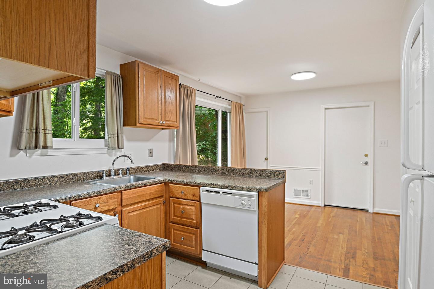 8701 Parliament Dr Property Photo 10