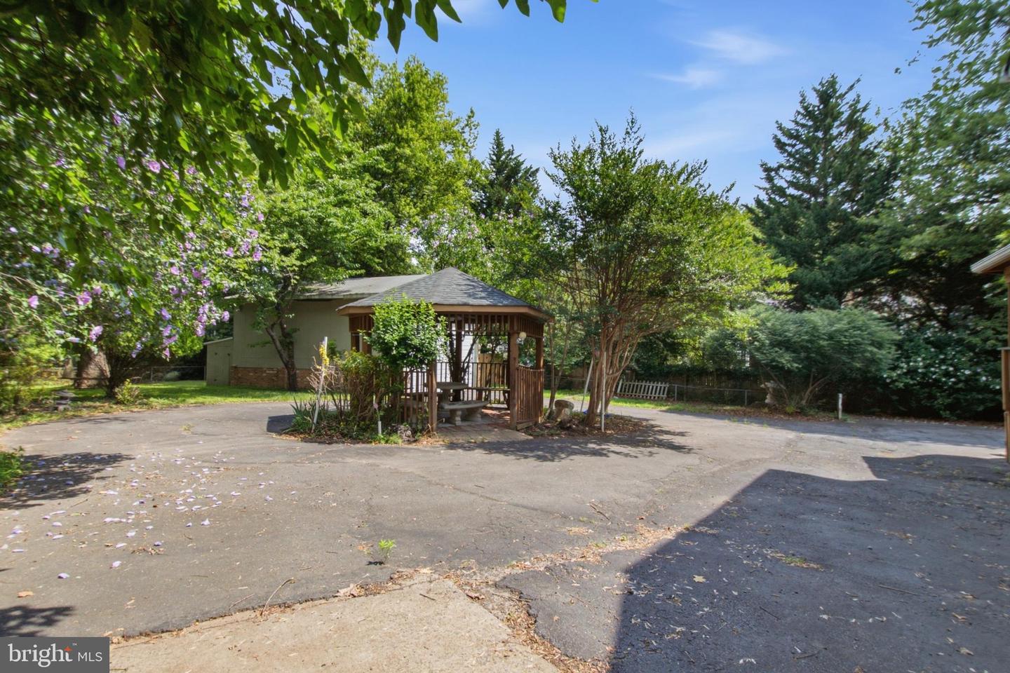 511 Malcolm Rd Nw Property Photo 7