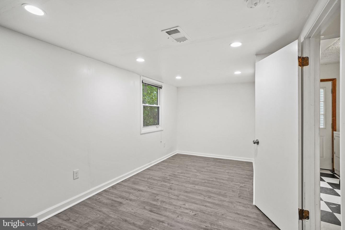 9086 Brook Ford Rd Property Photo 16