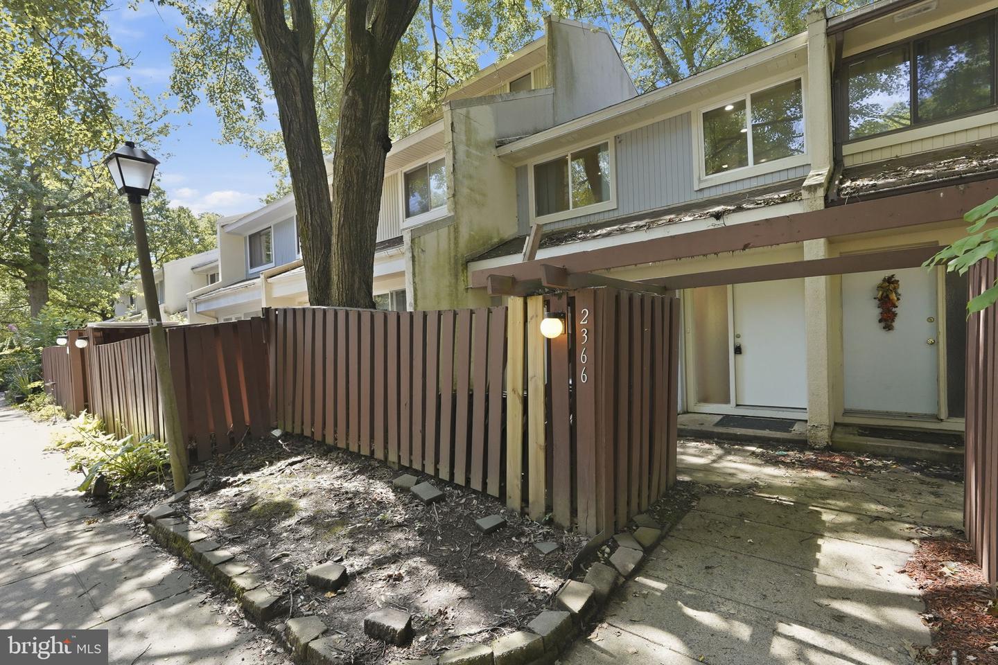 2366 SOUTHGATE SQ Property Photo 1