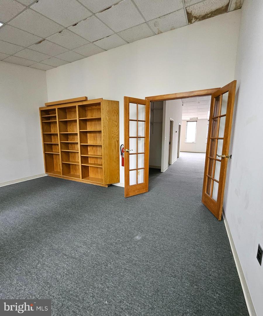 7008 Little River Tpke #4k Property Photo 6