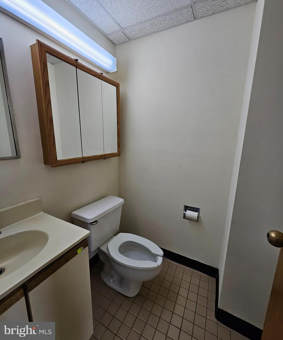 7008 Little River Tpke #4k Property Photo 11