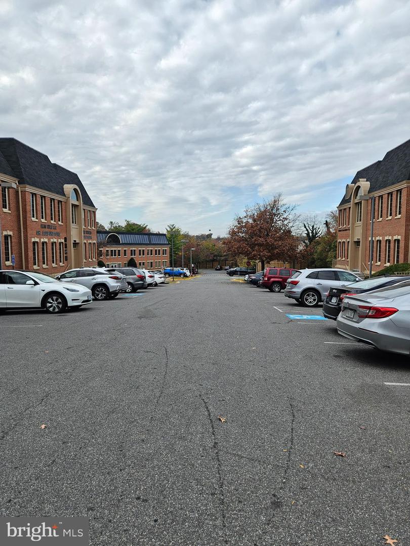 7008 Little River Tpke #4k Property Photo 13