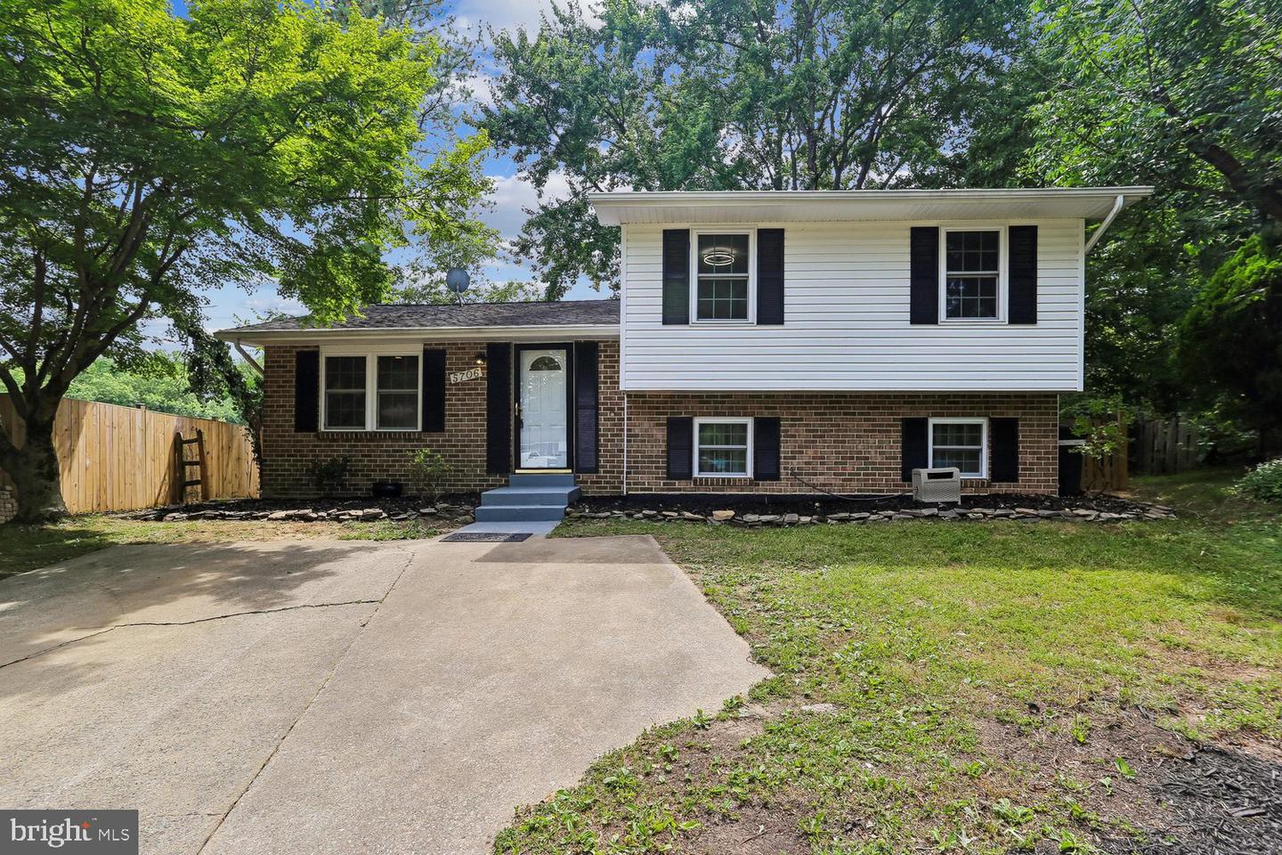5706 Oak Apple Ct Property Photo 1
