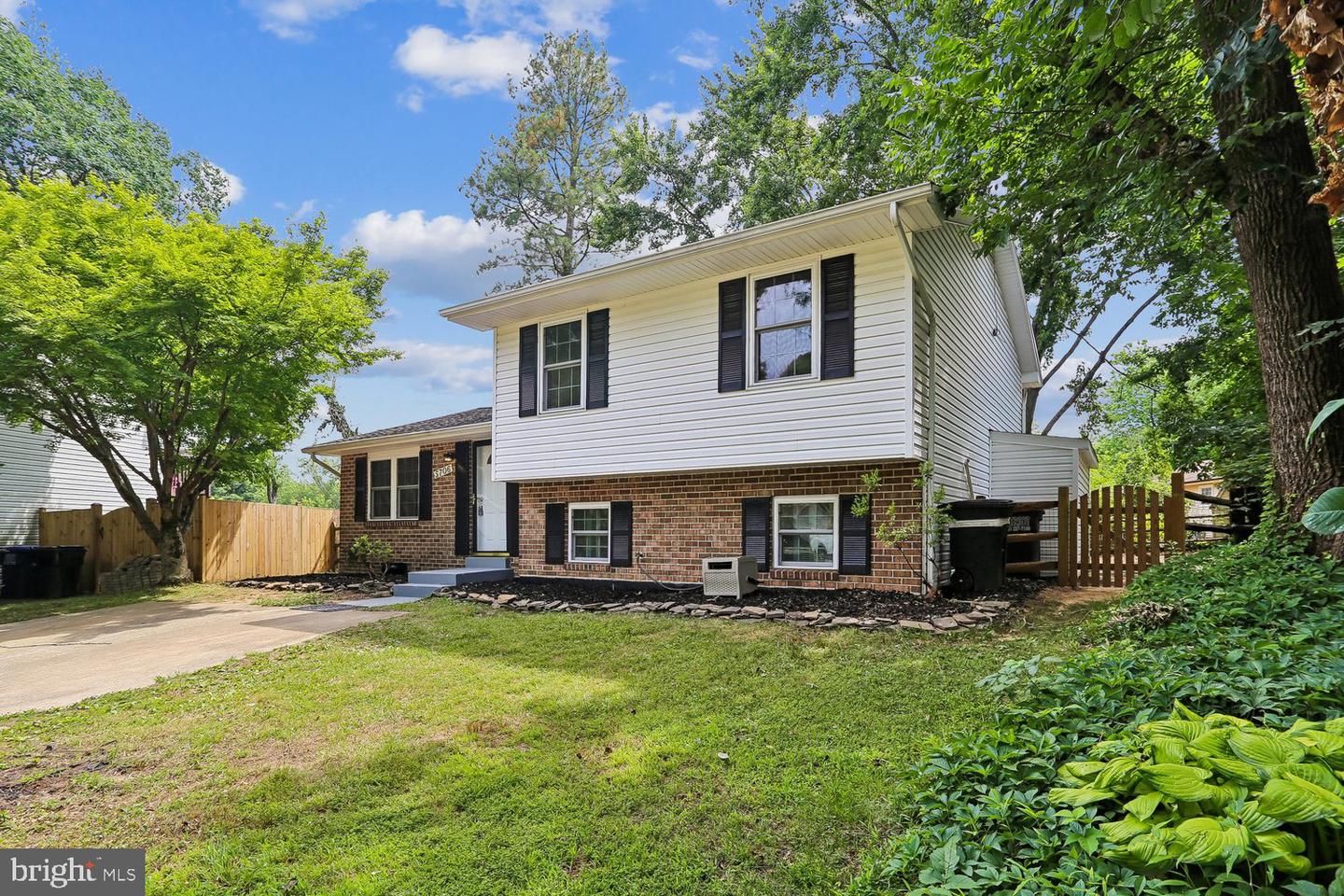 5706 Oak Apple Ct Property Photo 4
