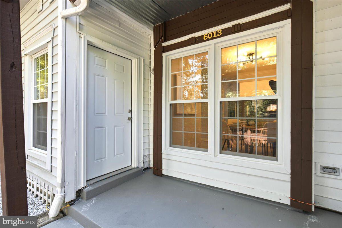 6013 Chestnut Hollow Ct Property Photo 3