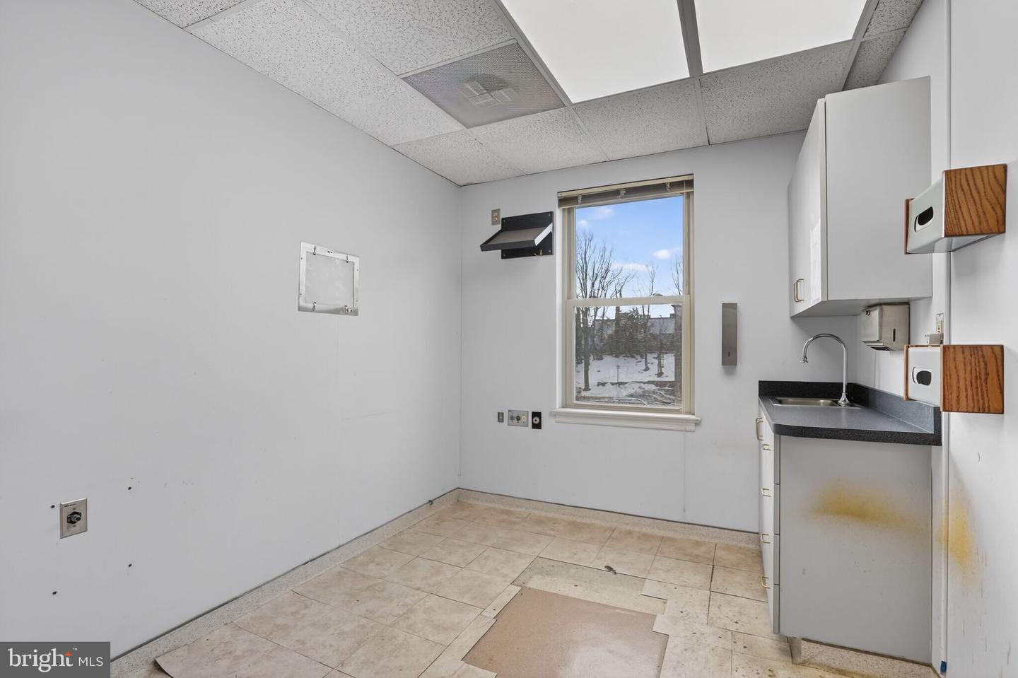 4322 Evergreen Ln #e Property Photo 7