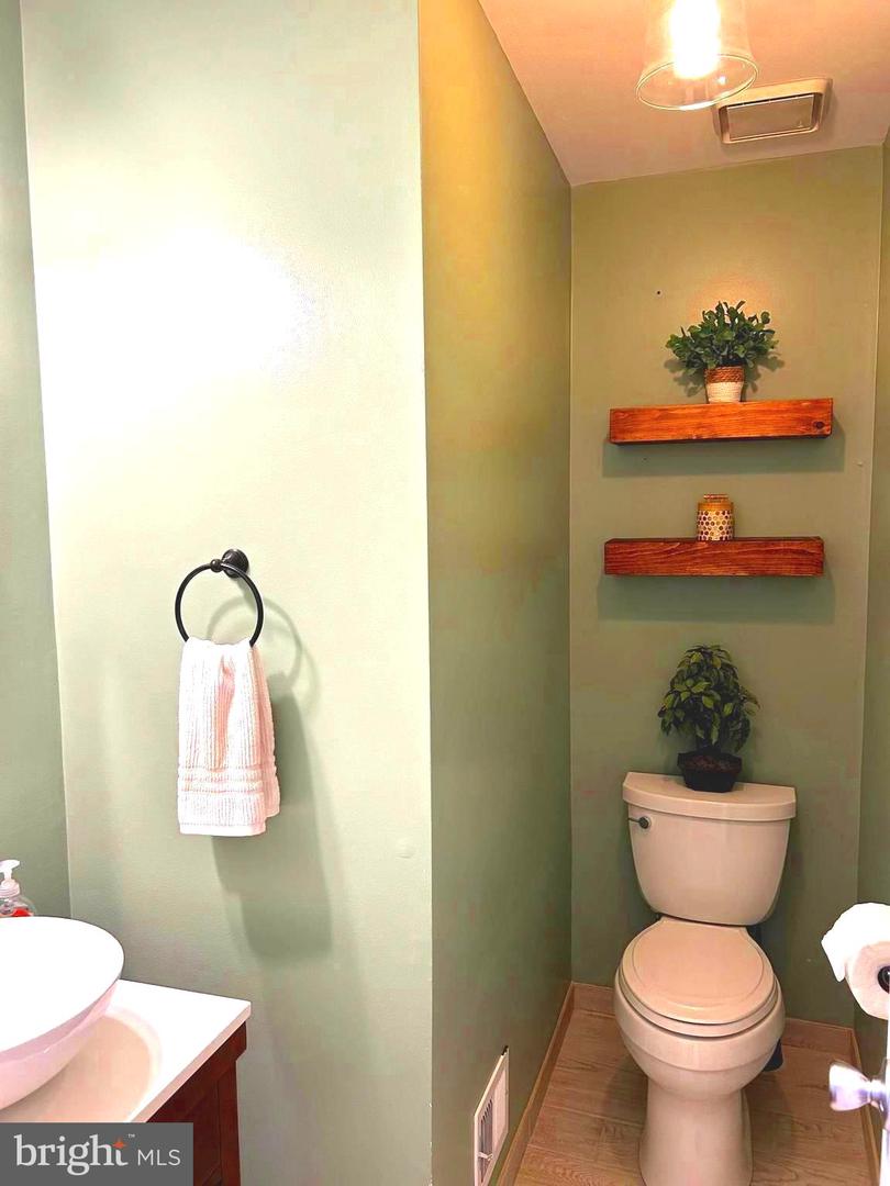 14718 Winterfield Ct Property Photo 4