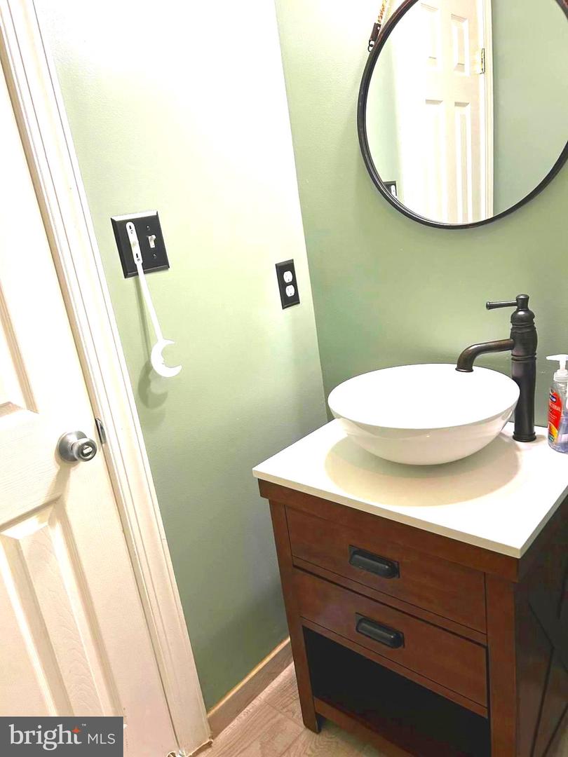 14718 Winterfield Ct Property Photo 6