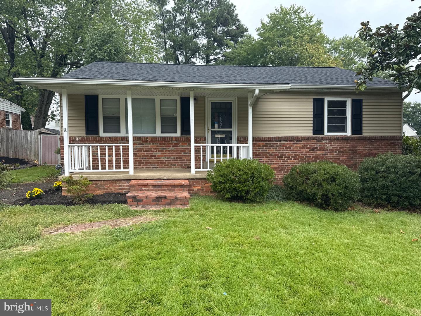 2822 E Side Dr Property Photo 1