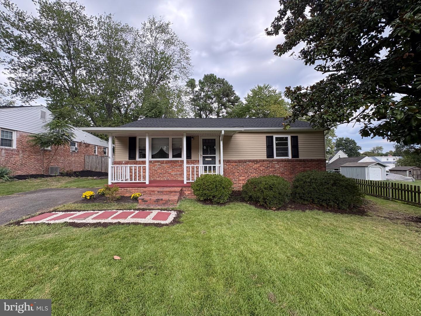 2822 E SIDE DR