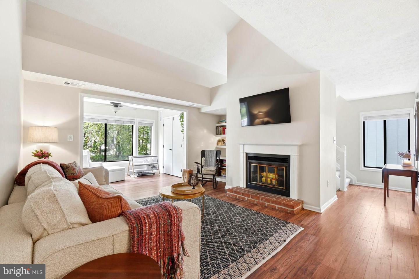 2263 HUNTERS RUN DR