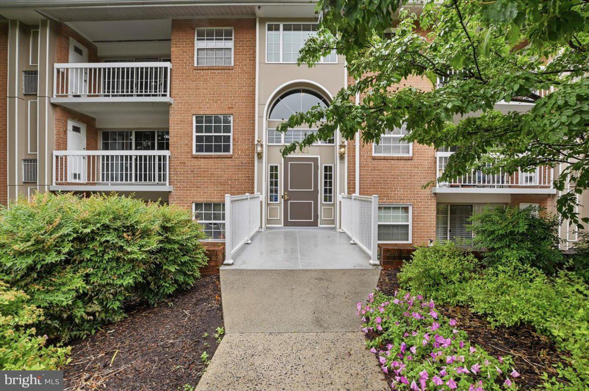 1923 Wilson Ln #201 Property Photo 1
