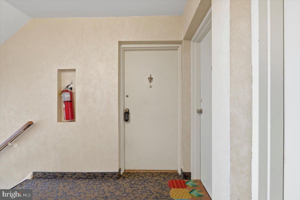 1923 Wilson Ln #201 Property Photo 3