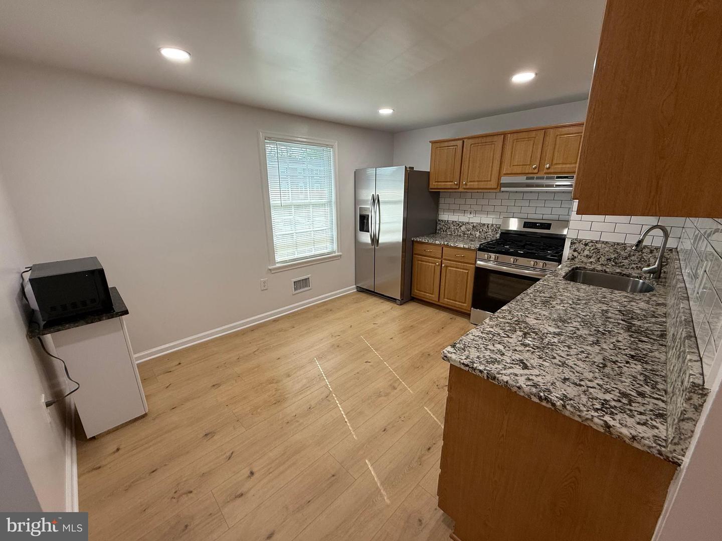 8049 Saint Annes Ct Property Photo 3