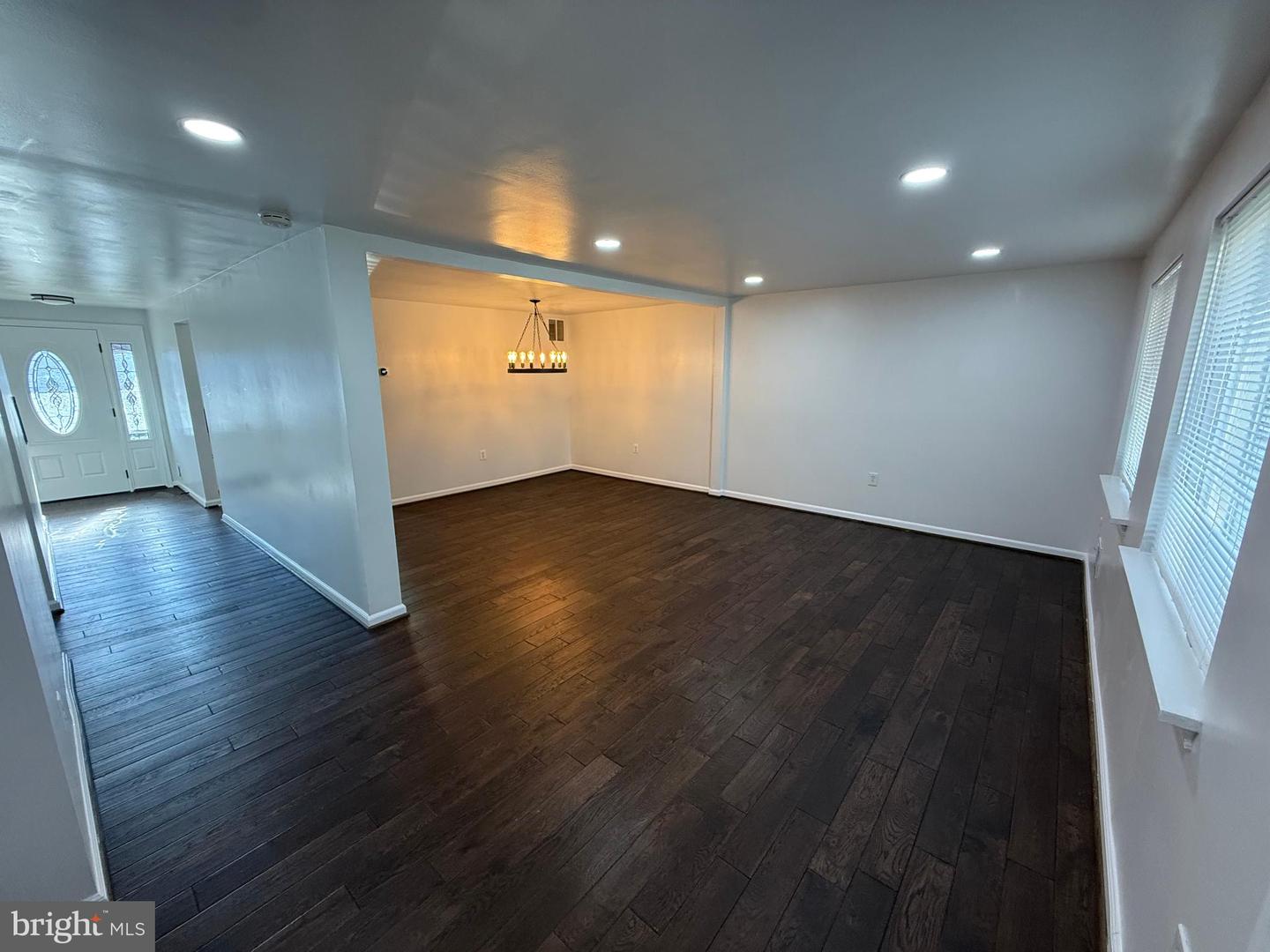8049 Saint Annes Ct Property Photo 4