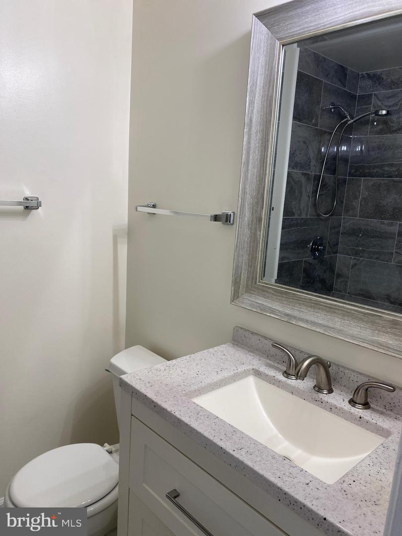 8049 Saint Annes Ct Property Photo 10
