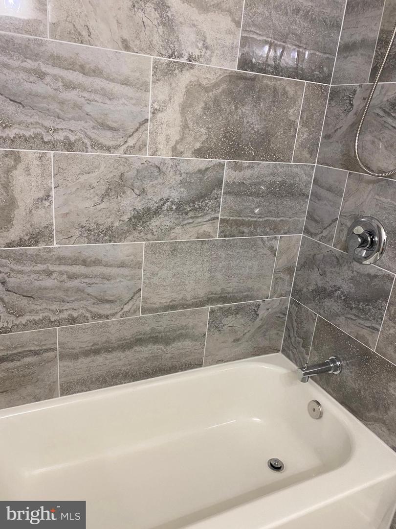 8049 Saint Annes Ct Property Photo 11