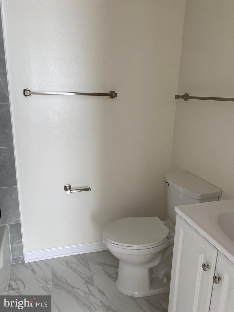 8049 Saint Annes Ct Property Photo 17