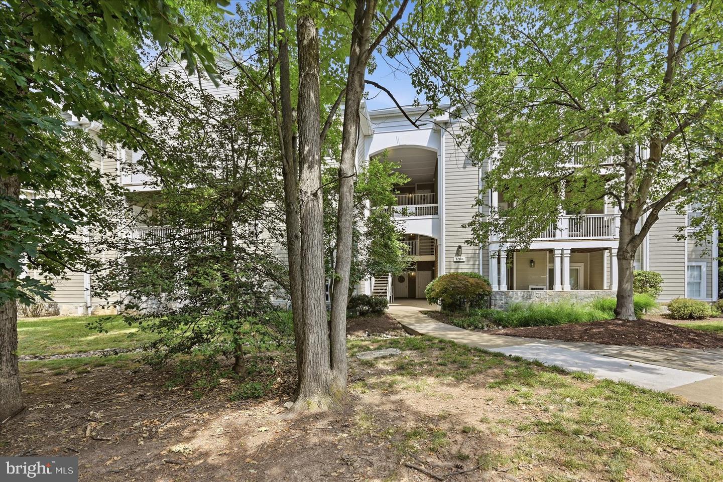1700 Lake Shore Crest Dr #31 Property Photo 2