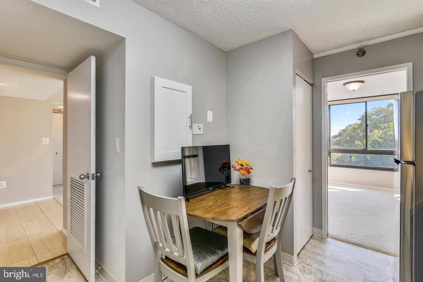 1808 Old Meadow Rd #910 Property Photo 3