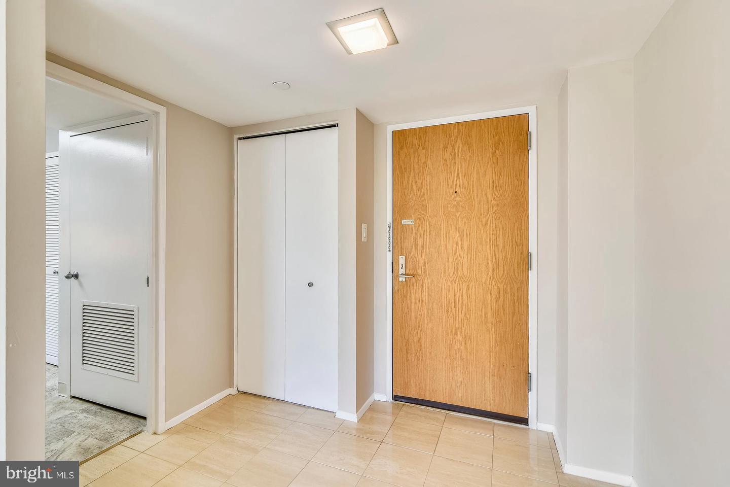 1808 Old Meadow Rd #910 Property Photo 6