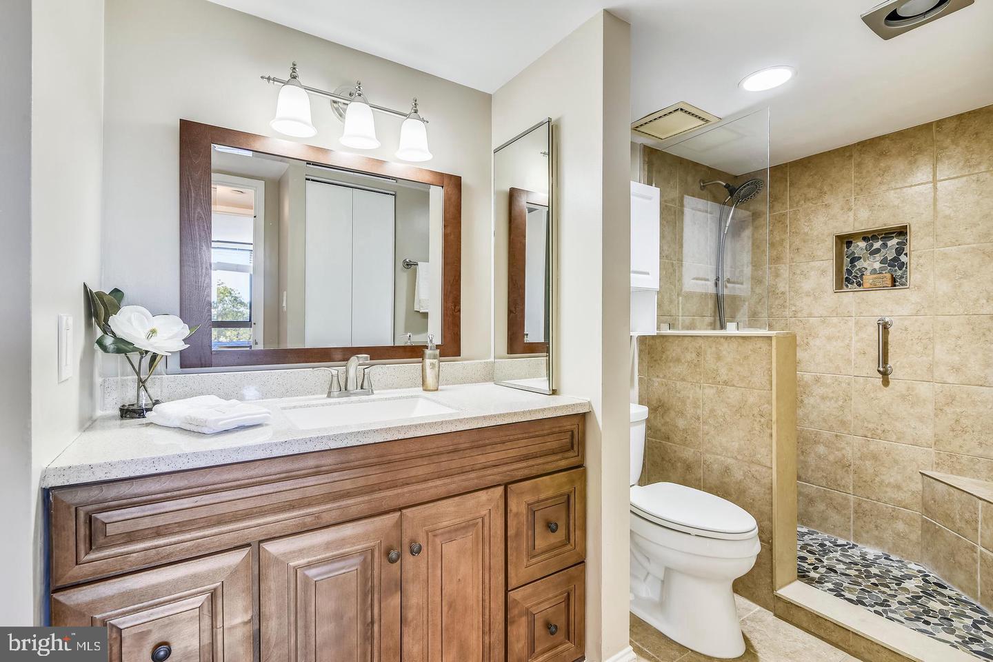 1808 Old Meadow Rd #910 Property Photo 12
