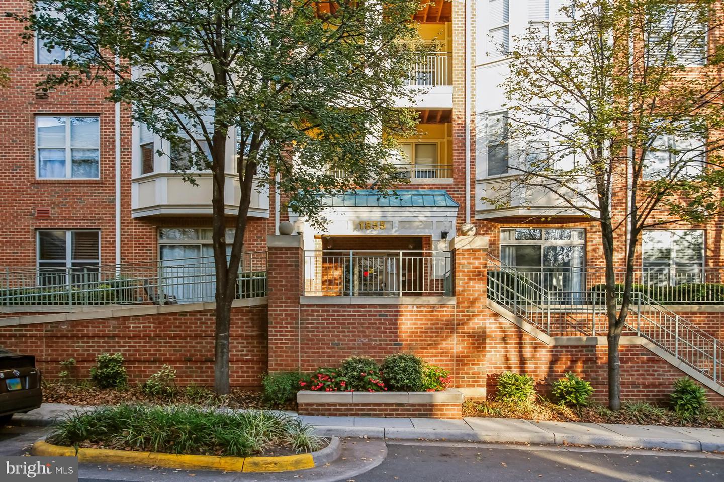 1855 Stratford Park Pl #103 Property Photo 1