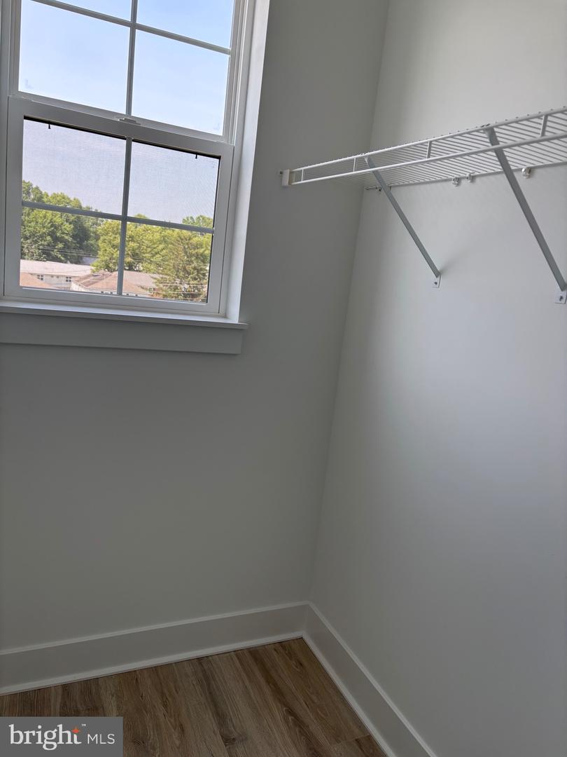 7373 Arlington Blvd Property Photo 10
