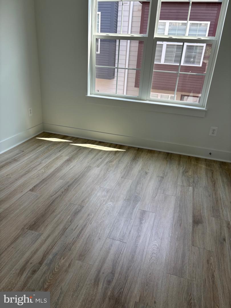 7373 Arlington Blvd Property Photo 17