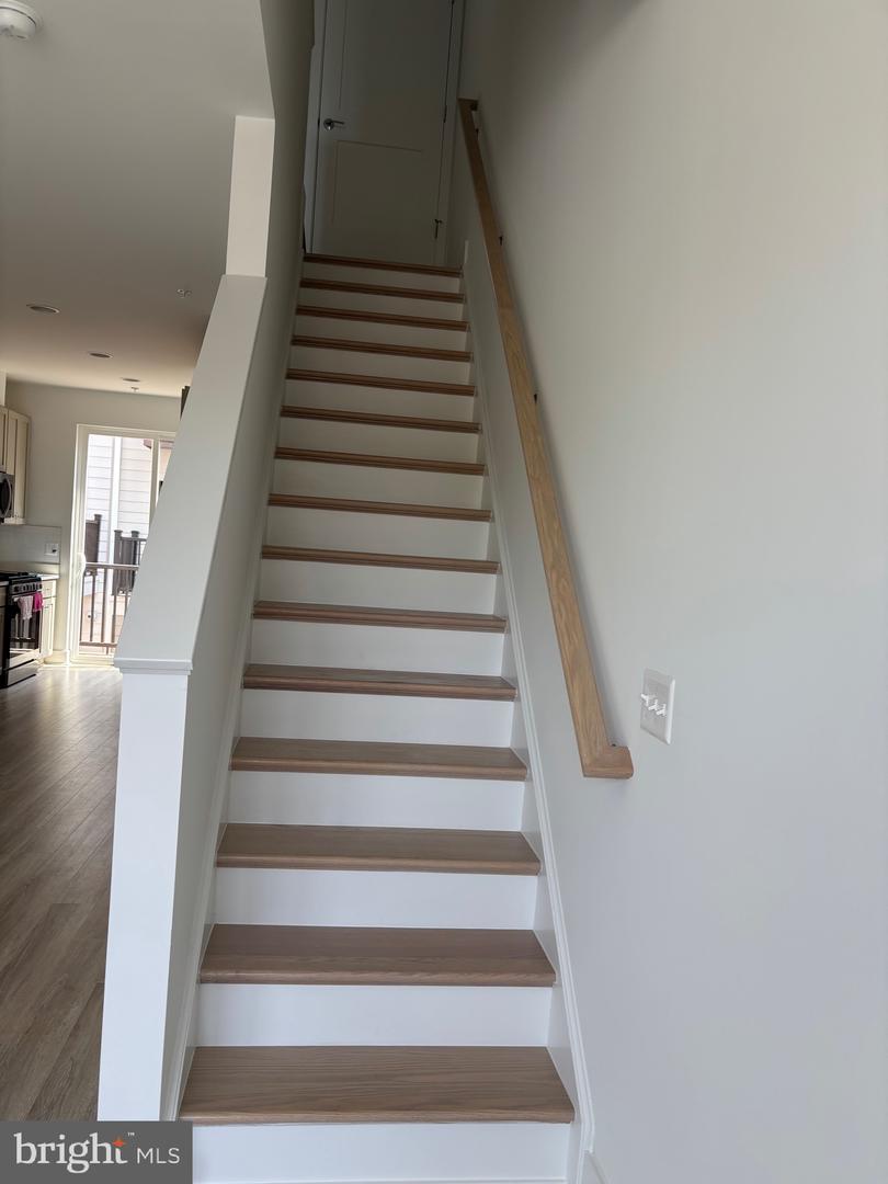 7373 Arlington Blvd Property Photo 24