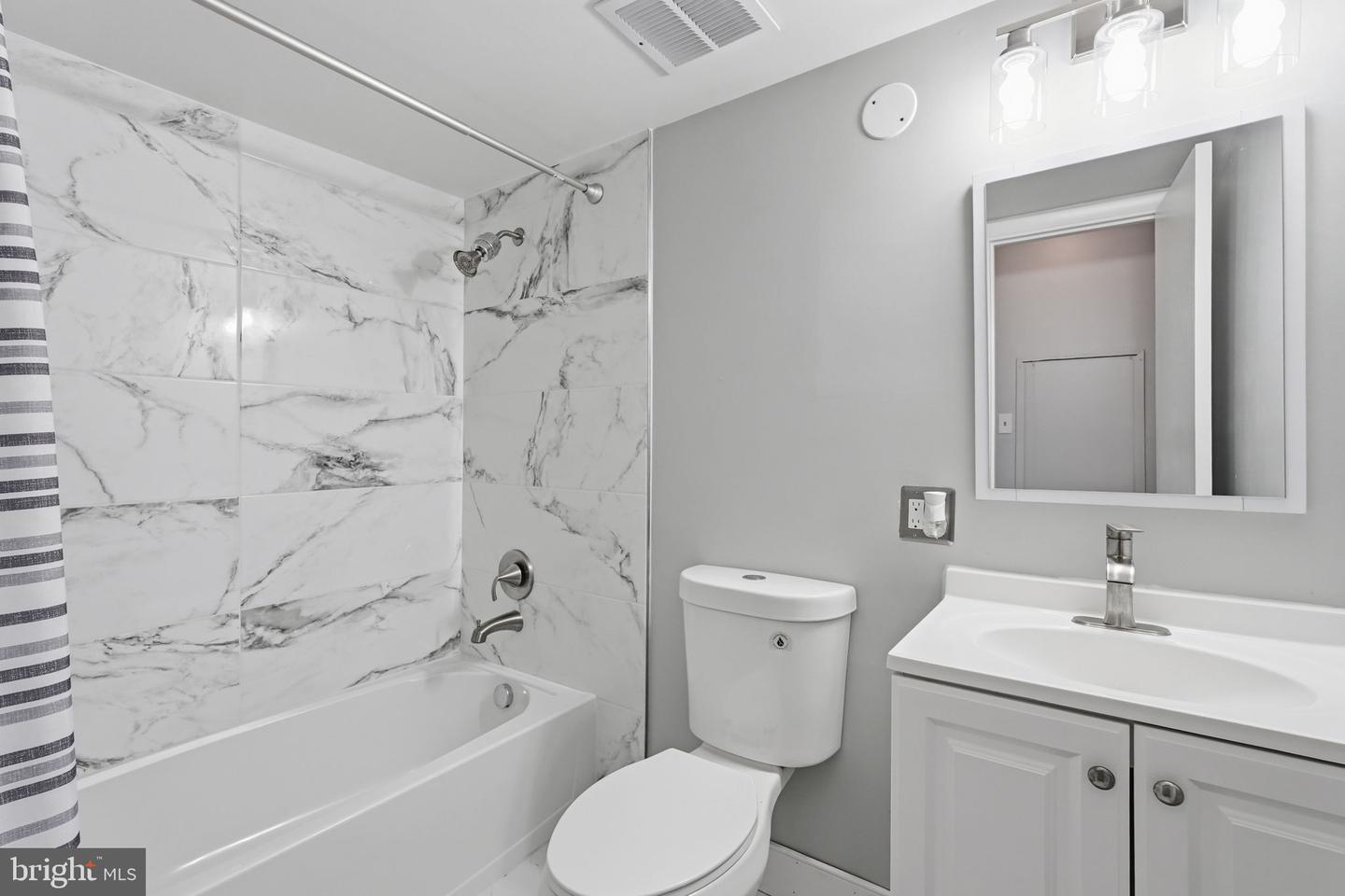 4936 Sauquoit Ln Property Photo 17
