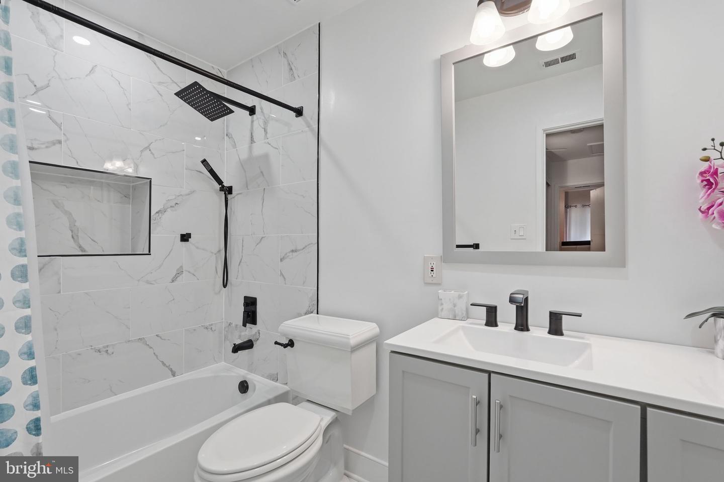 4936 Sauquoit Ln Property Photo 18