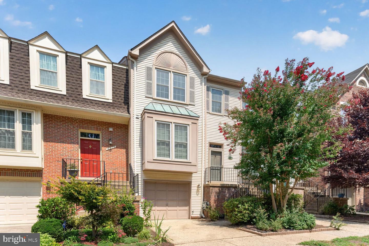 6374 ENGLISH IVY WAY Property Photo 1