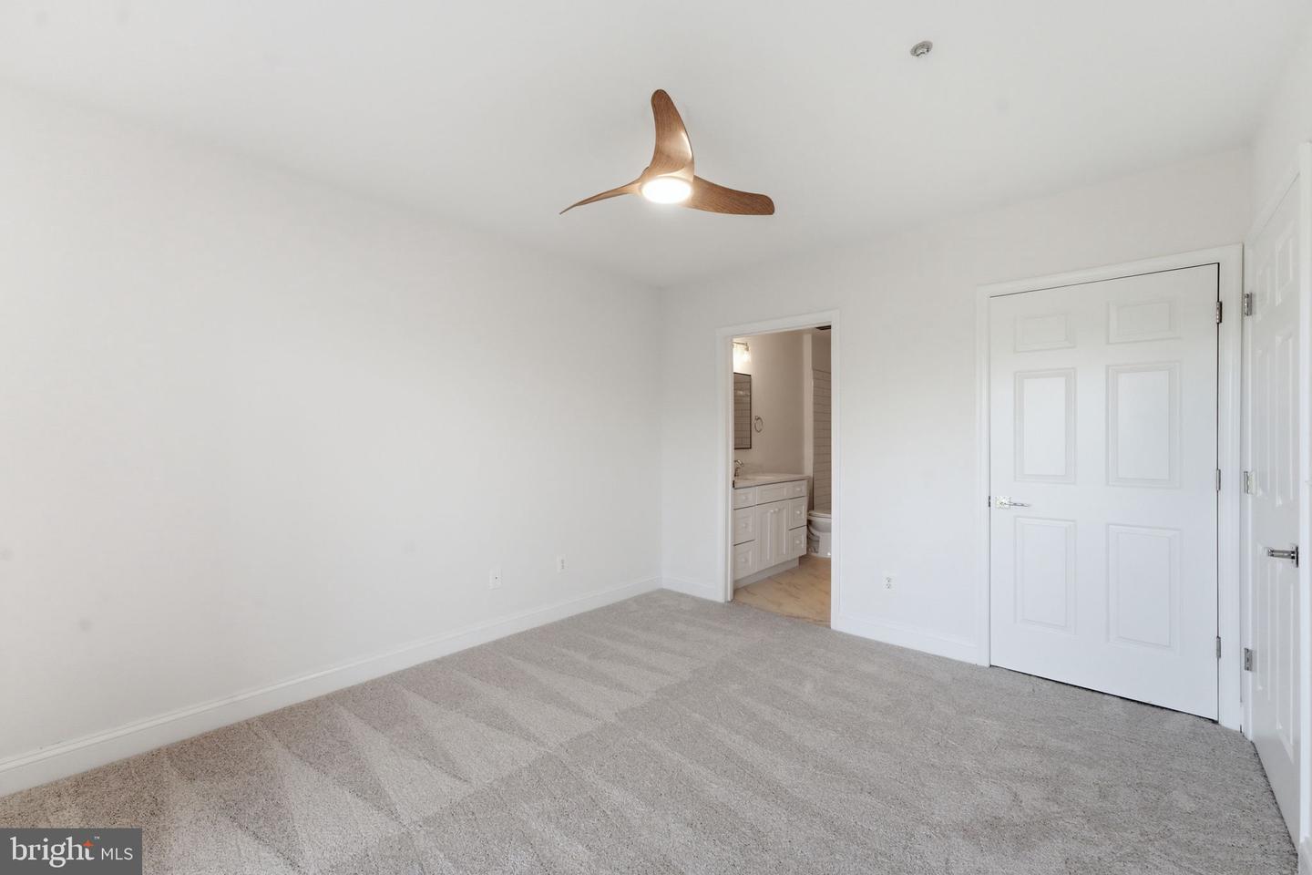 7000 Falls Reach Dr #407 Property Photo 24