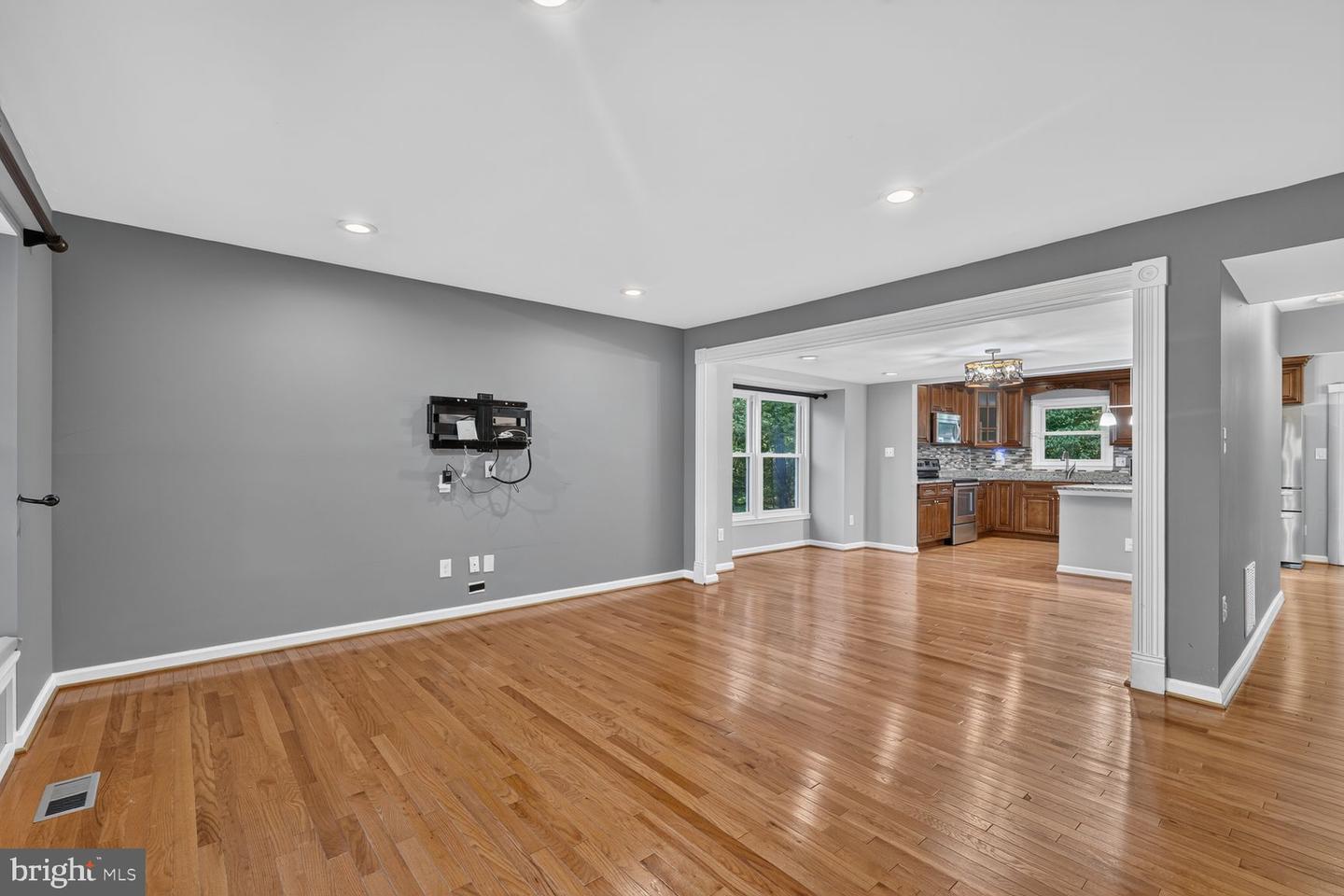 6223 Rathlin Dr Property Photo 4