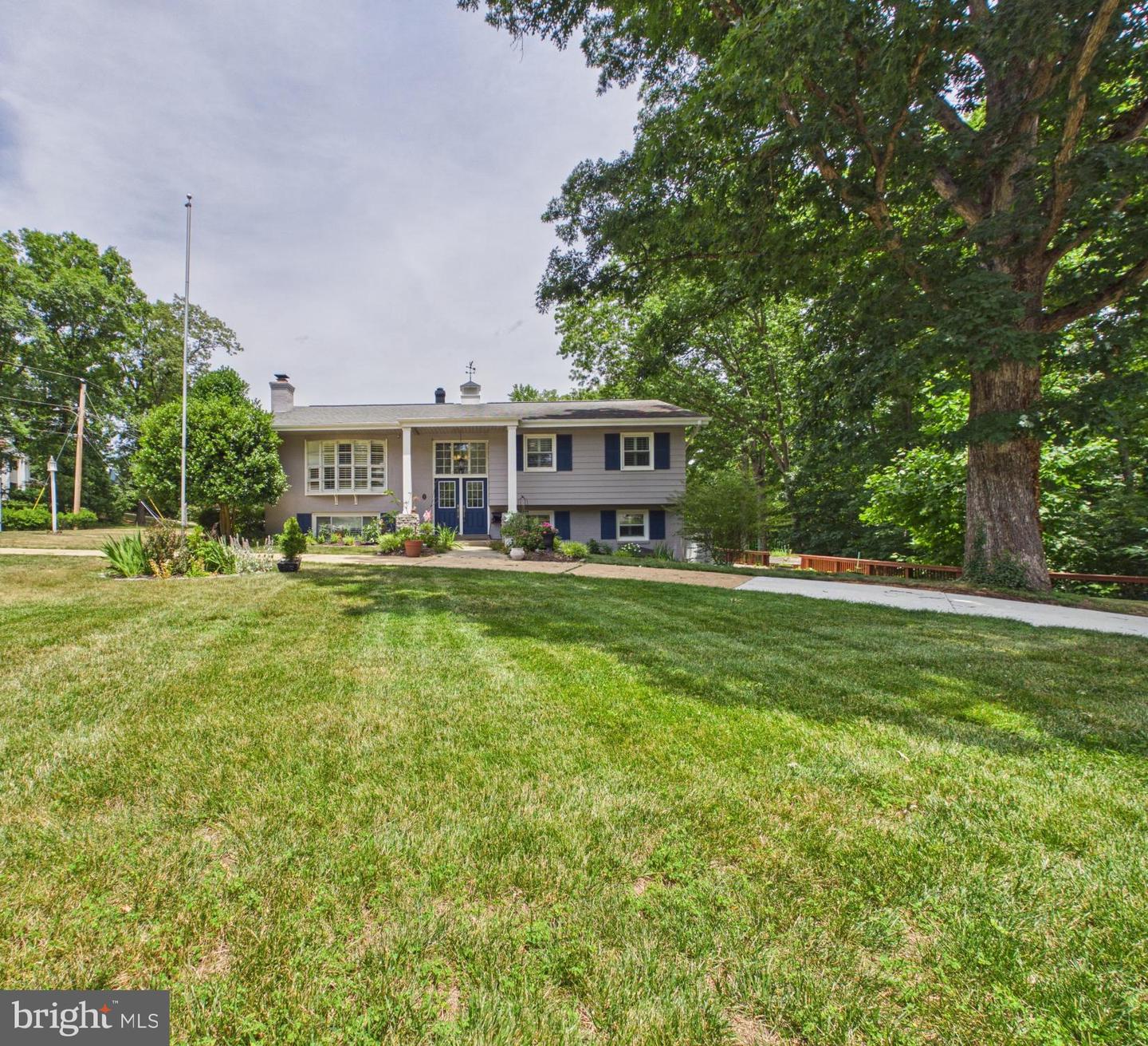 9201 Cherrytree Dr Property Photo 3