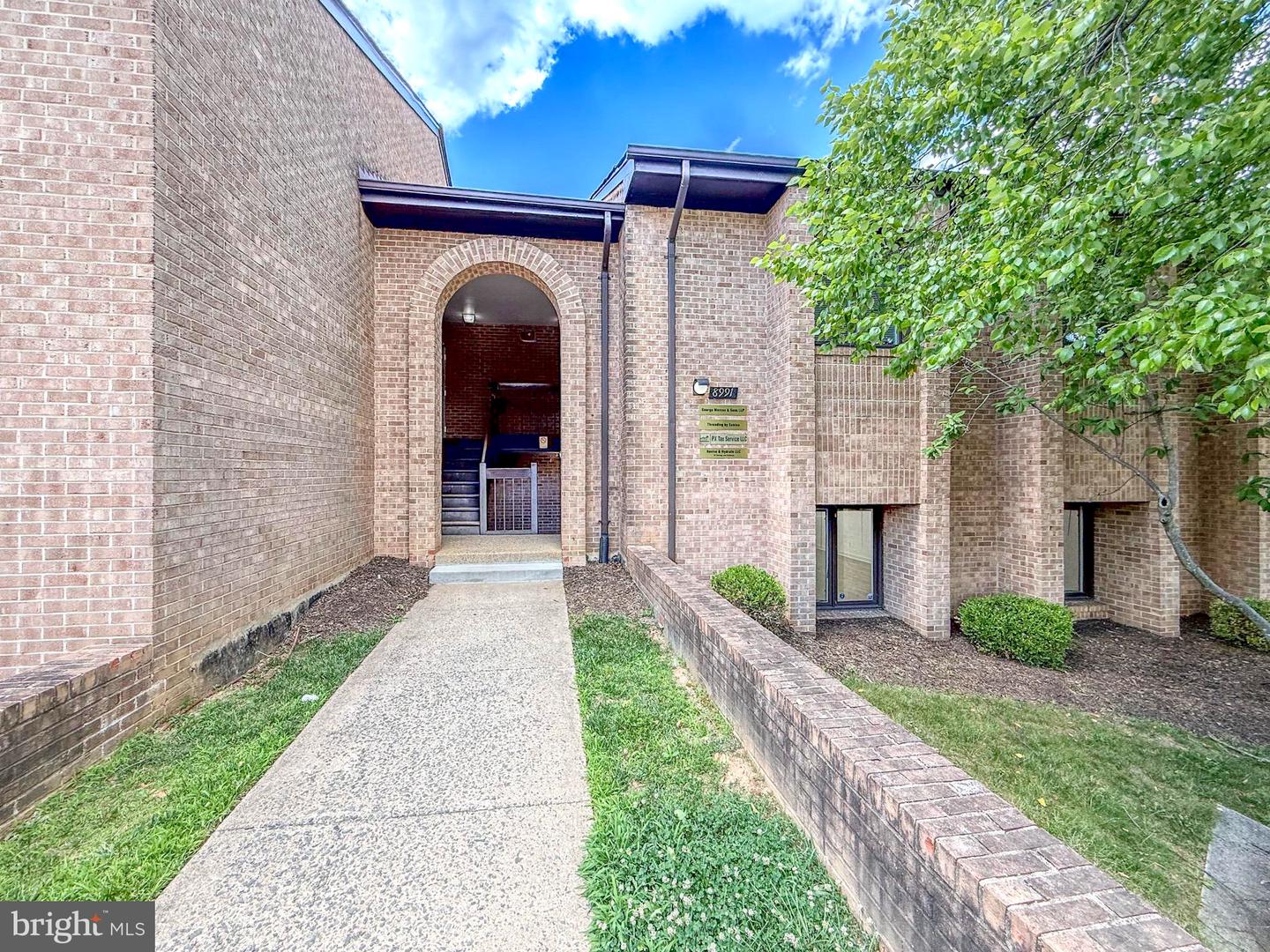 8991-a Cotswold Dr Property Photo 1