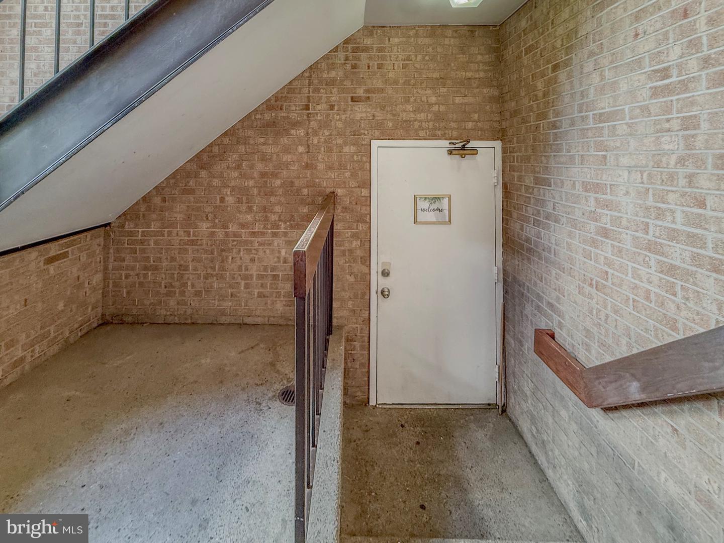 8989-a Cotswold Dr #2 Property Photo 3