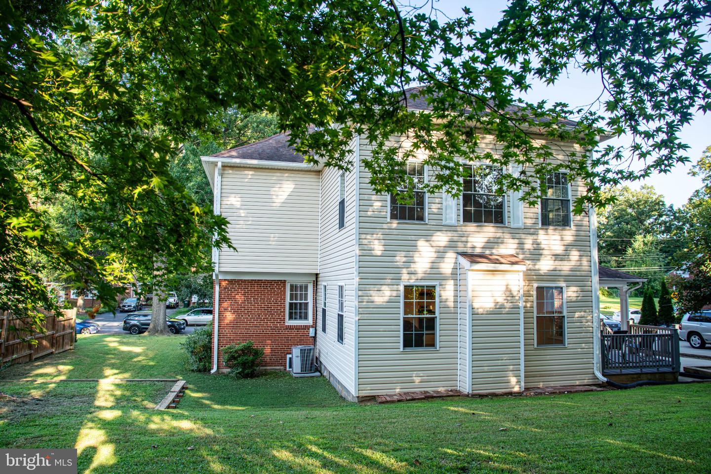 5409 Easton Dr Property Photo 3
