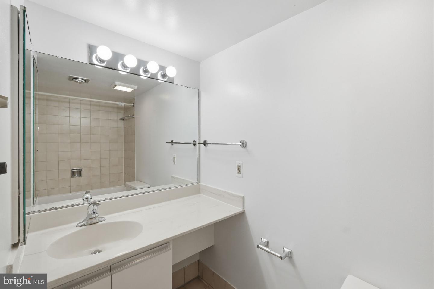 1808 Old Meadow Rd #503 Property Photo 13