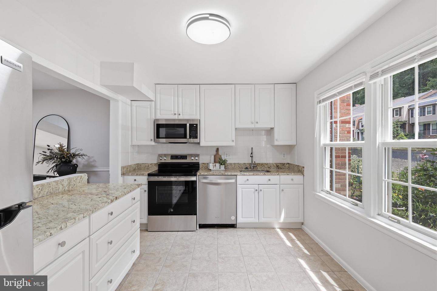 8398 Uxbridge Ct Property Photo 2
