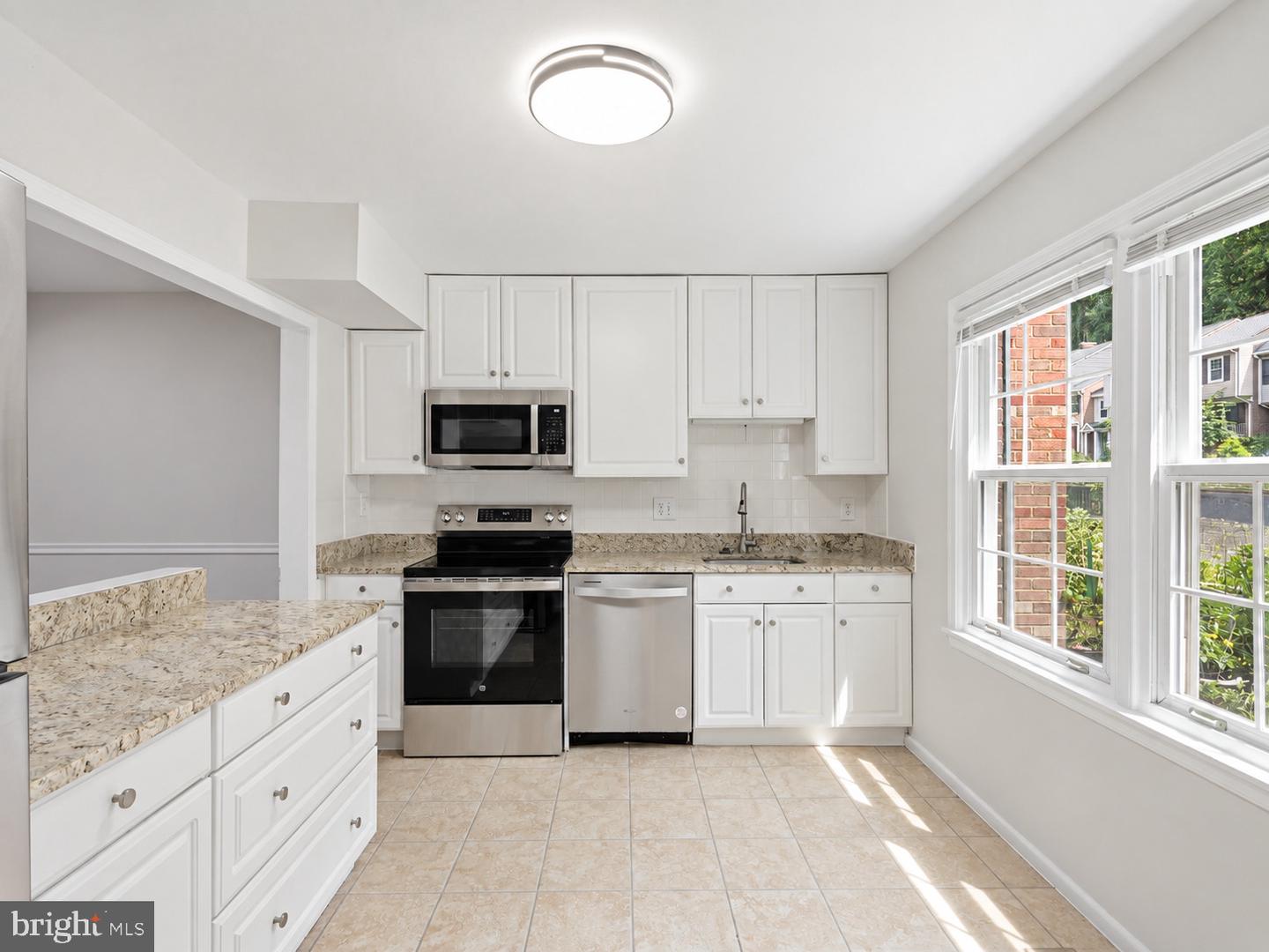 8398 Uxbridge Ct Property Photo 2