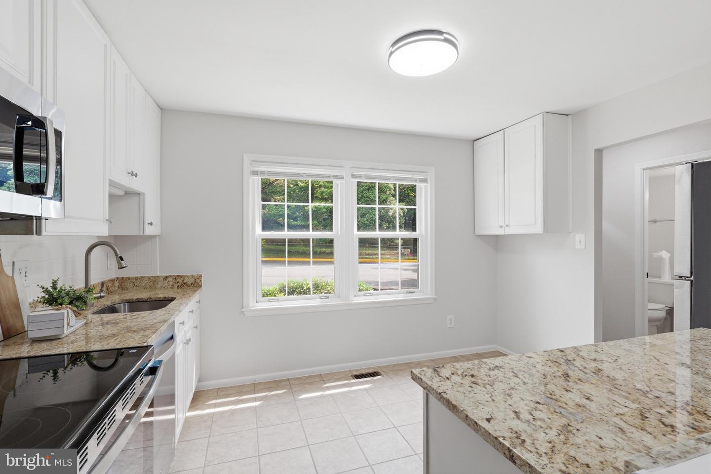 8398 Uxbridge Ct Property Photo 5