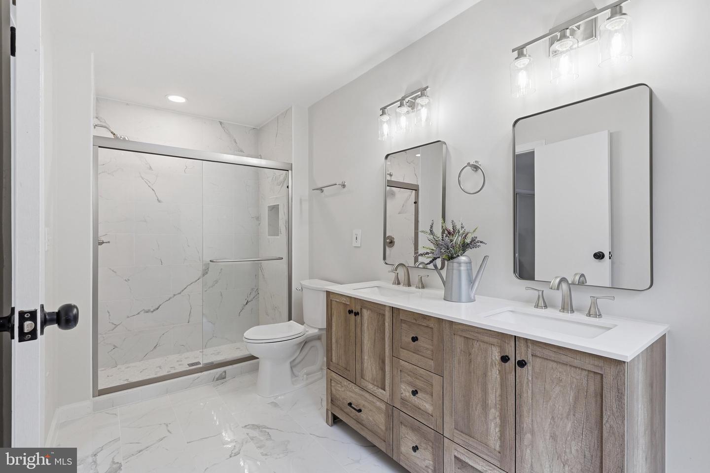 8398 Uxbridge Ct Property Photo 17
