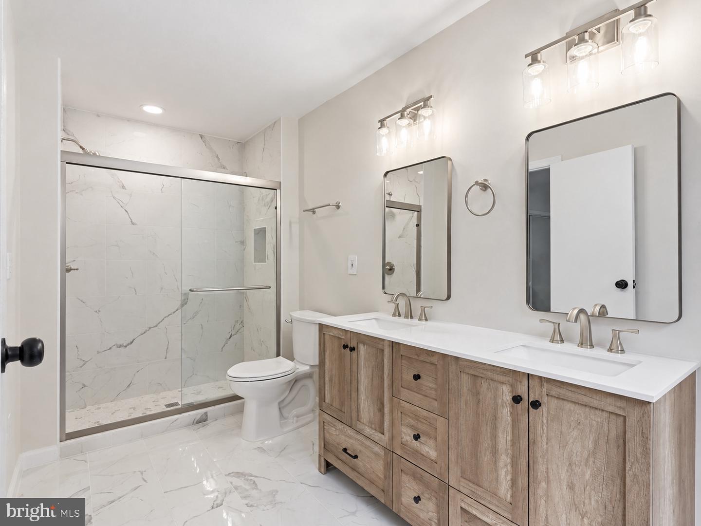 8398 Uxbridge Ct Property Photo 17