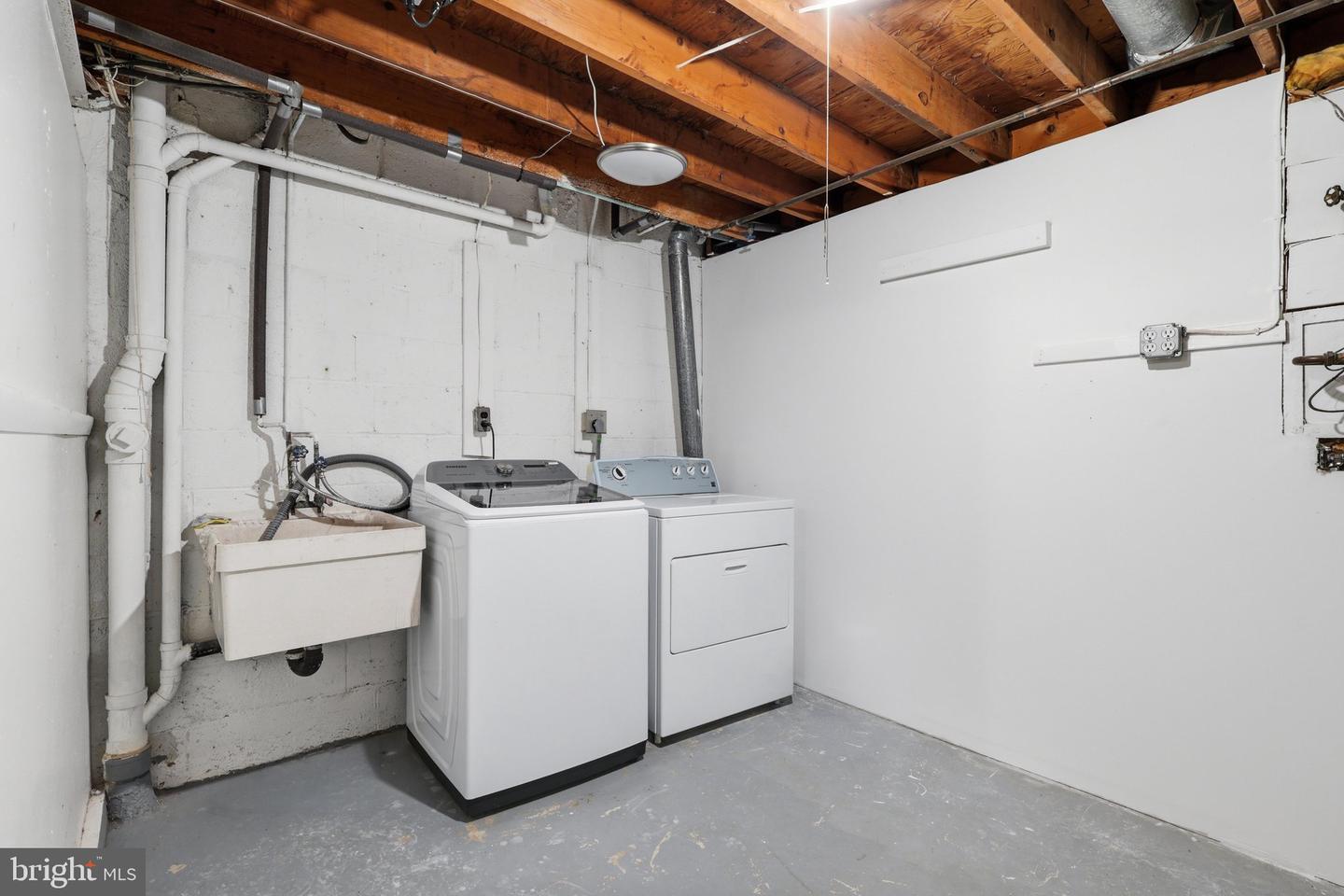 8398 Uxbridge Ct Property Photo 32