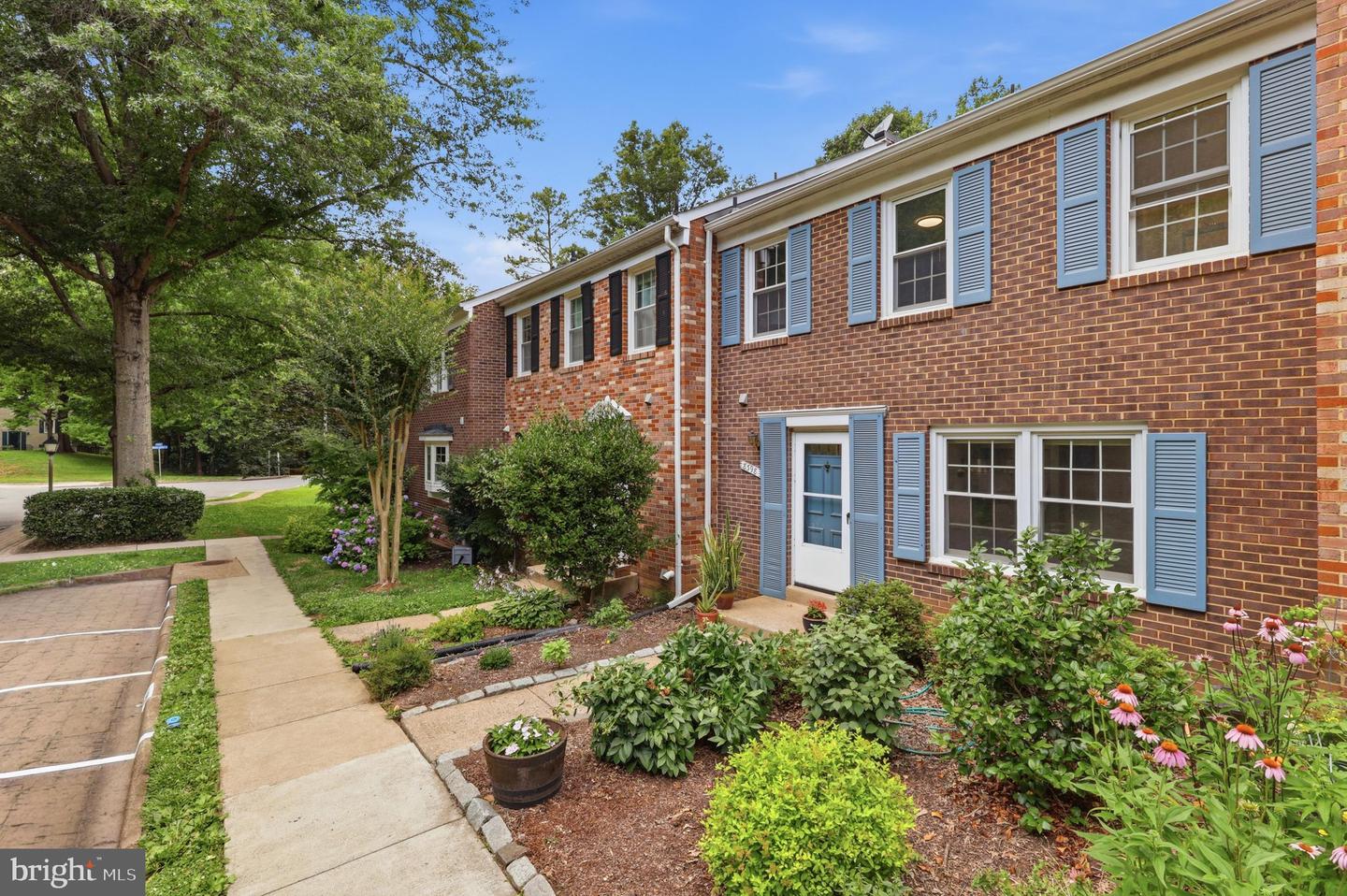 8398 Uxbridge Ct Property Photo 35