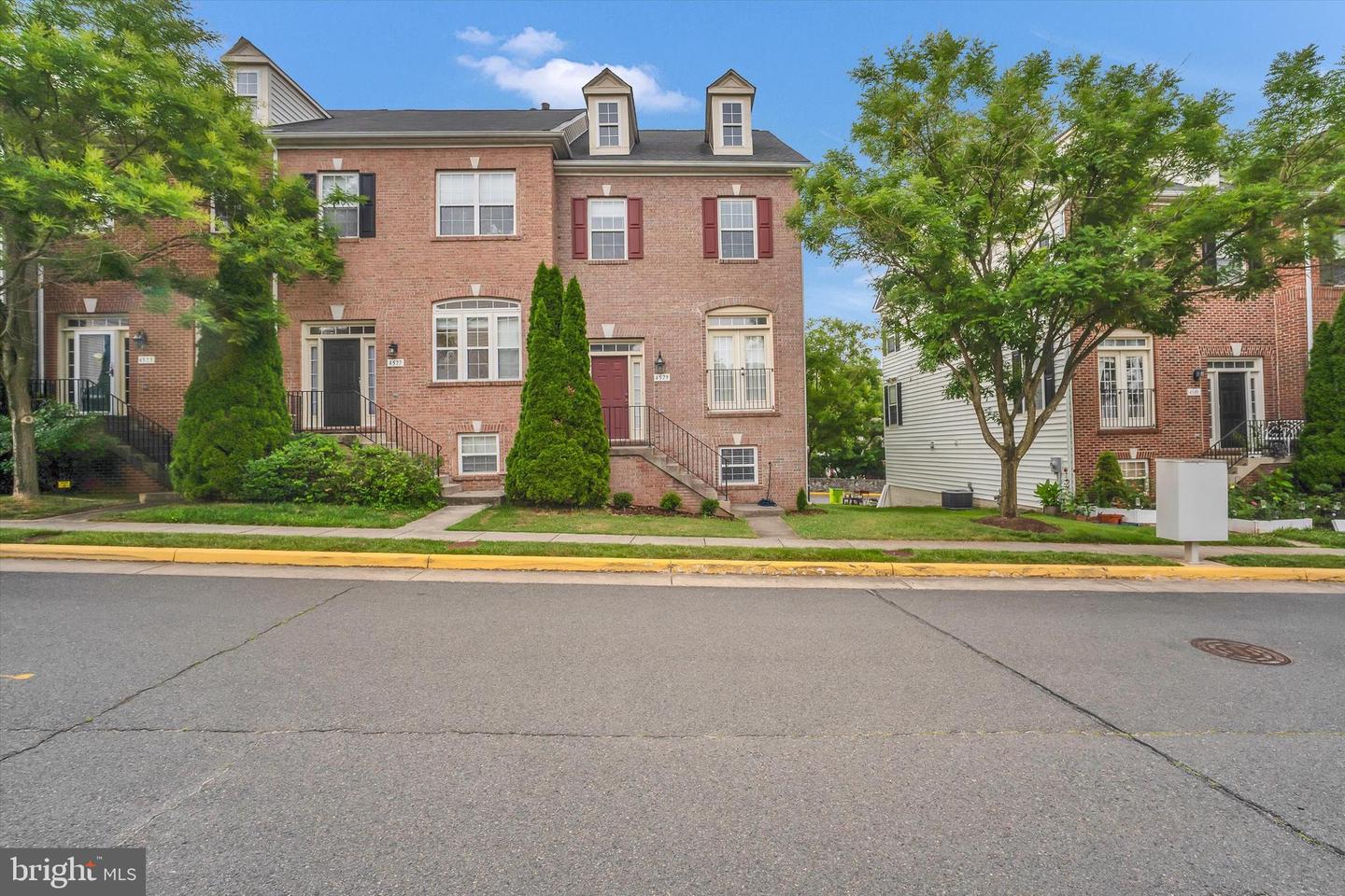 4579 Derring Ln Property Photo 1