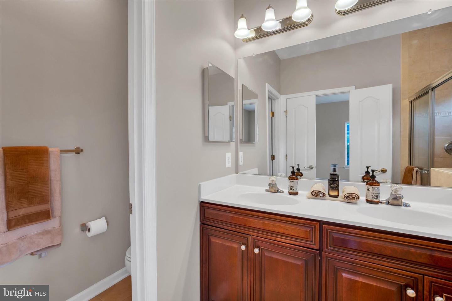 4579 Derring Ln Property Photo 18